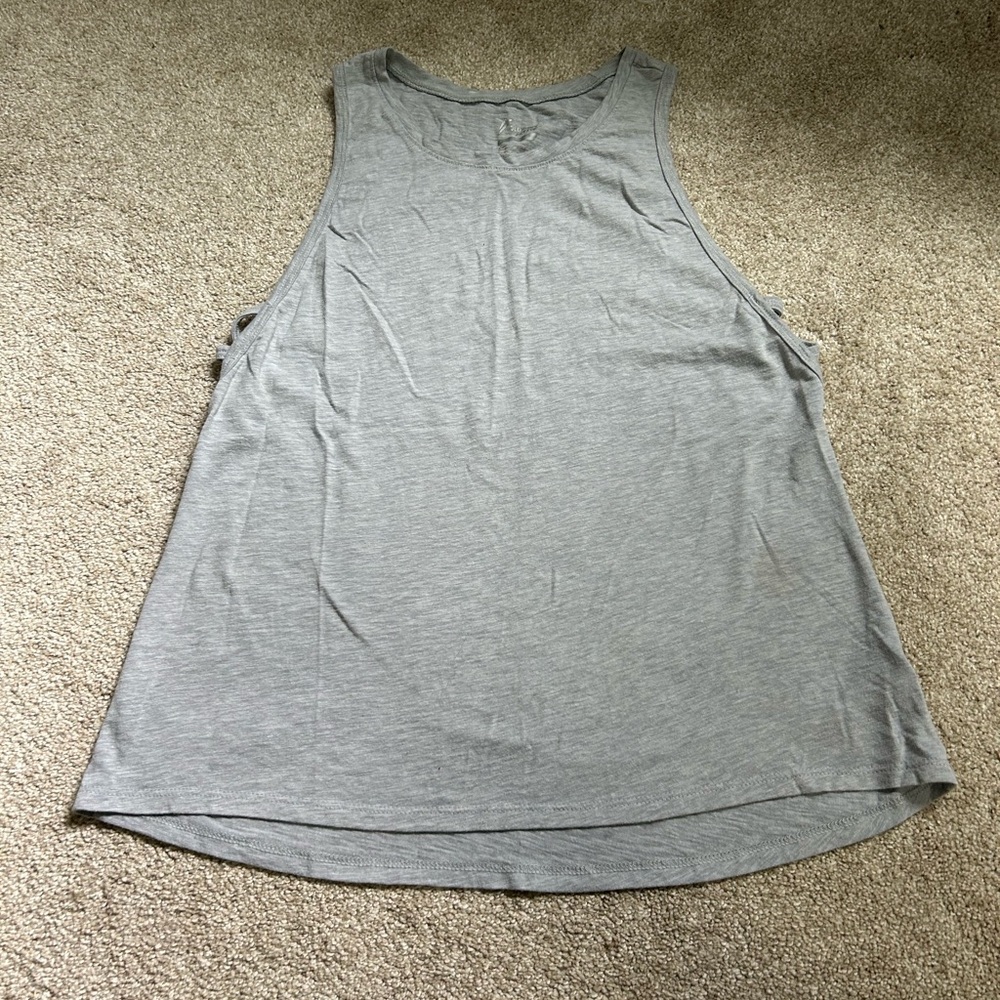 💙Old Navy Muscle Tank Size: small
